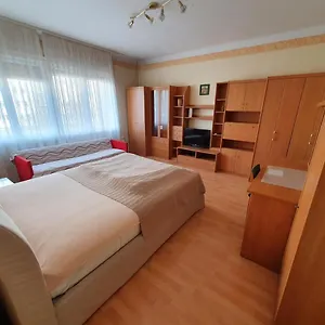 Apartman M - Info Park