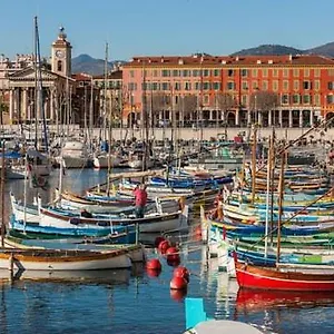 Charme Mediterraneen Votre Pied A Terre Au Coeur Du Port De Appartamento Nizza